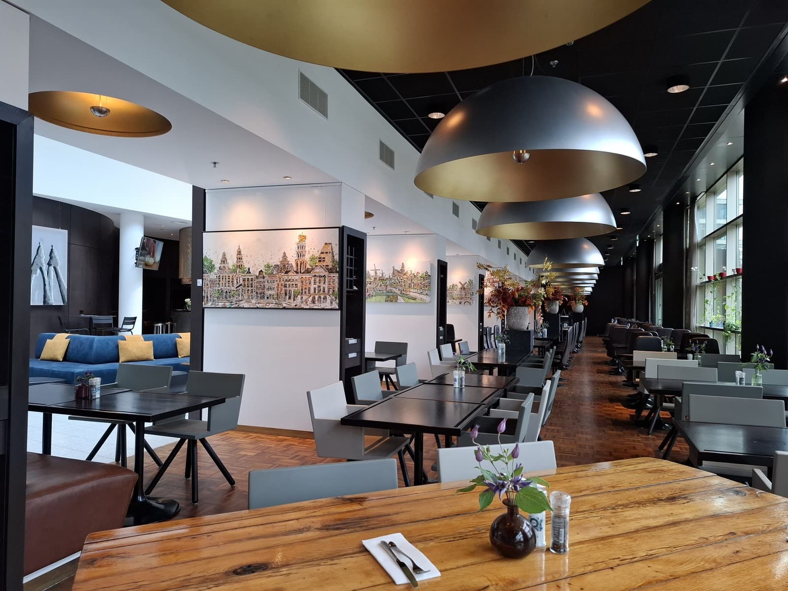 Inrichten tentoonstelling Artemis Hotel